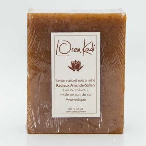 Savon-ayurvedique-naturel-fait-main-'Radieux-Amande-Safran'-Gommant